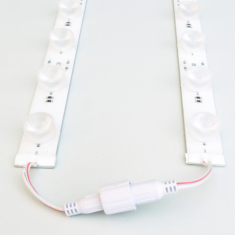 LED moduli MN-Alu2835 bar 18led - Enostavna povezava dveh profilov LED med seboj, brez potrebe po spajkanju in izoliranju za vodoodpornost.