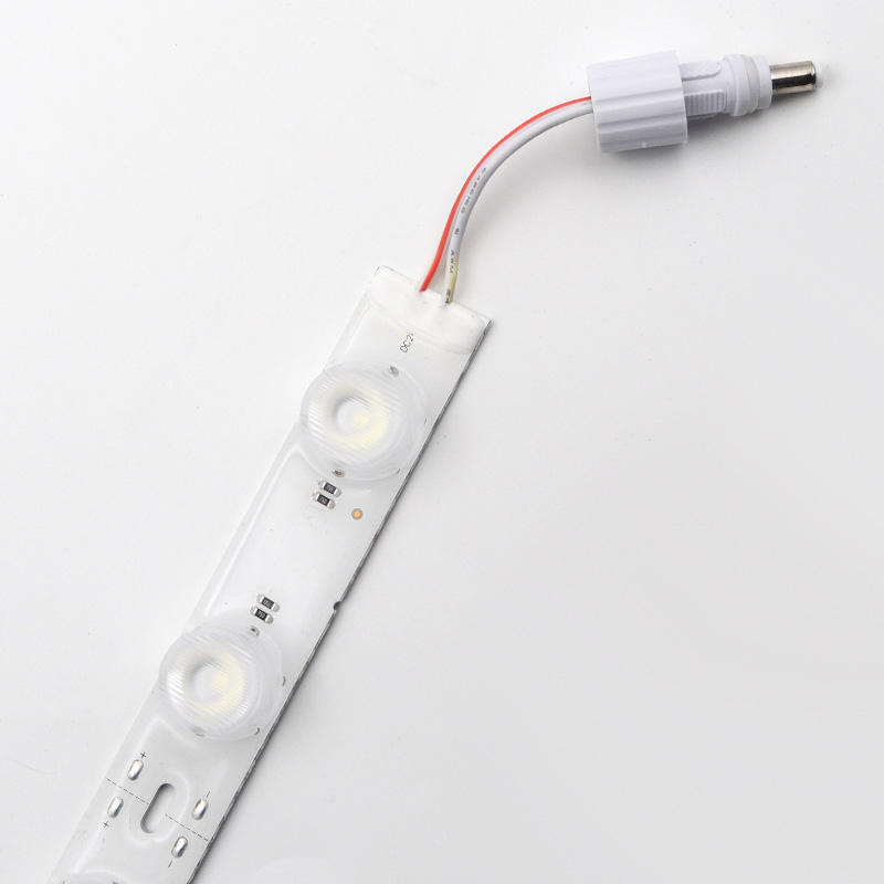 LED moduli MN-Alu2835 bar 18led - Profil LED je na zgornji strani zaščiten proti zunanjim vplivom s silikonskim prelivom. Dodatno je zaščiten tudi konec profila s pritrjenimi priključki.